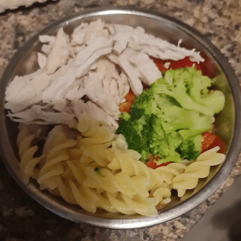 broccoli, pepper, chicken, gluten free pasta